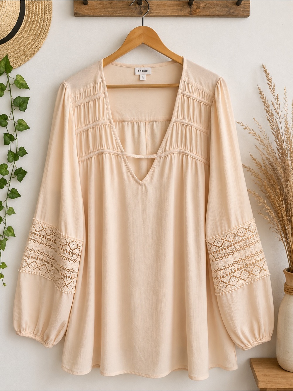 Torrid NWOT Blush Crochet Lace Sleeve Boho Tunic Blouse Size 2x -3x